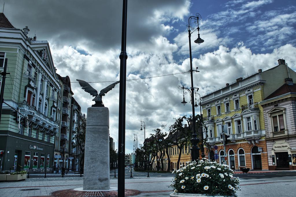 Hotel Central Nagykanizsa Exteriör bild